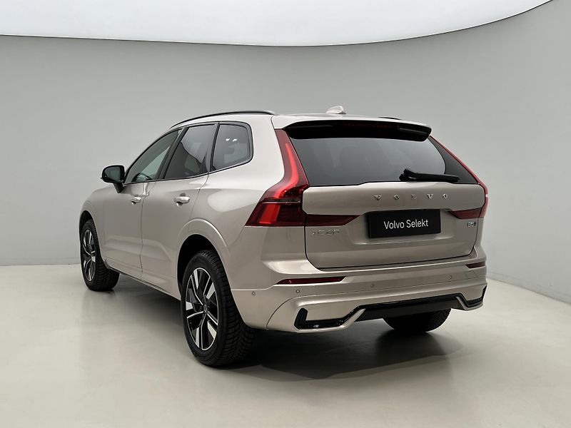 Volvo XC60 B5 AWD DARK PLUS AUT CZ - fotka 11 z 49