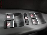 Volkswagen Touran (2011) 1.6TDI, Klima - náhled 14