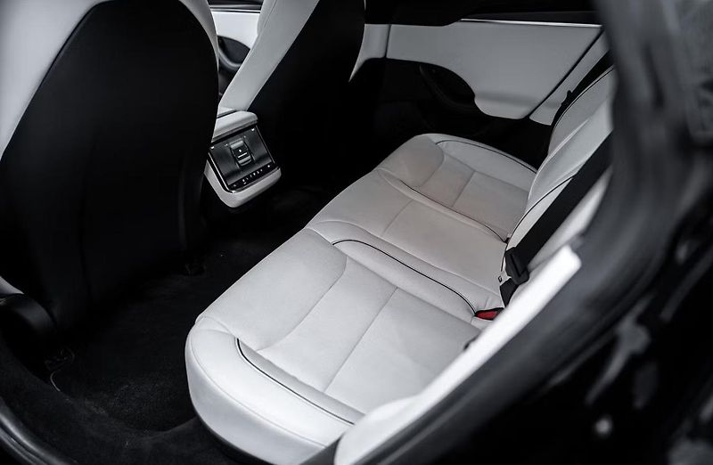 Tesla Model S Plaid AWD Tažné Yoke Panorama - fotka 20 z 25