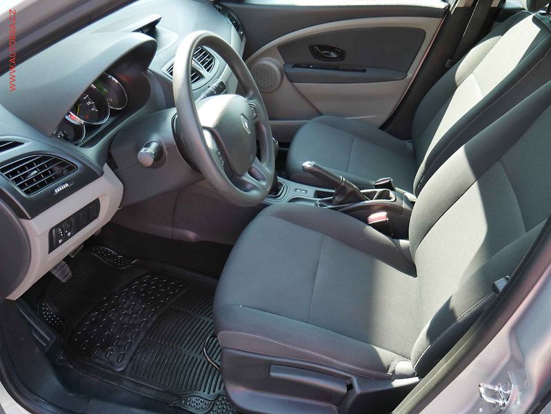 Renault Mégane (2010) 1.6i, 1.maj,ČR, AC, tempo - fotka 9 z 19