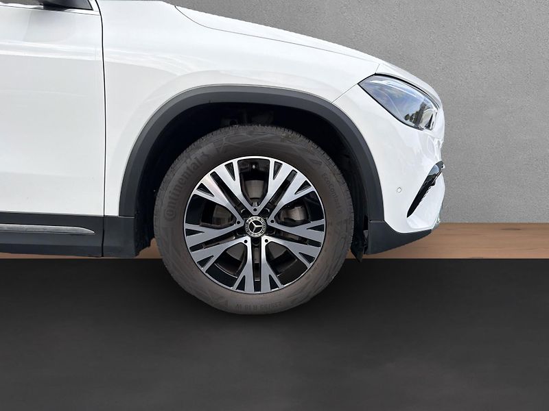 Mercedes-Benz GLA GLA 180D - fotka 14 z 16