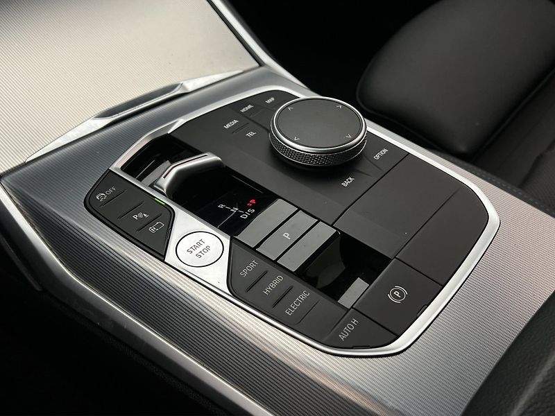 BMW Řada 3 330e xDrive M-Sport Kam ACC Ta - fotka 28 z 36