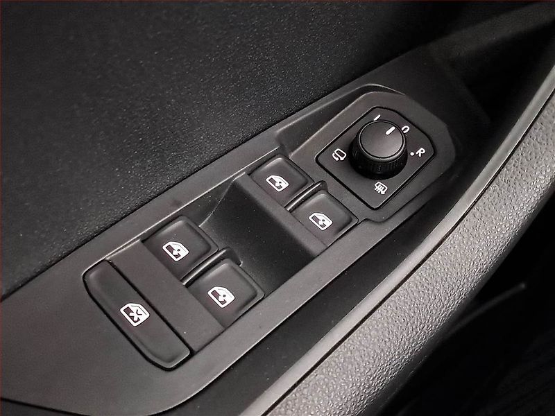 Škoda Karoq (2024) Ambition 1.5 TSI - fotka 16 z 18