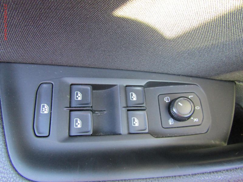 Volkswagen Passat (2018) 1.6 TDi, DSG, AC - fotka 12 z 18