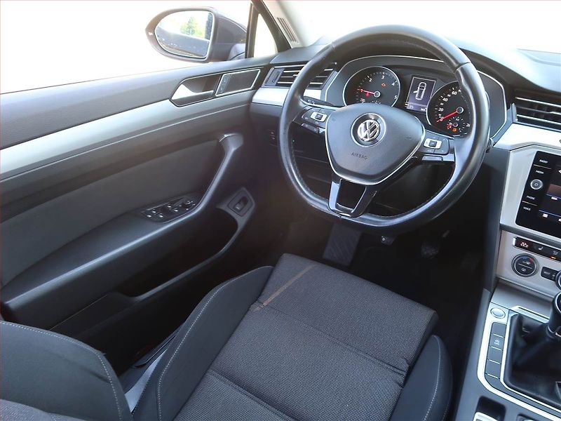 Volkswagen Passat (2019) 2.0 TDI, Tempomat - fotka 7 z 17