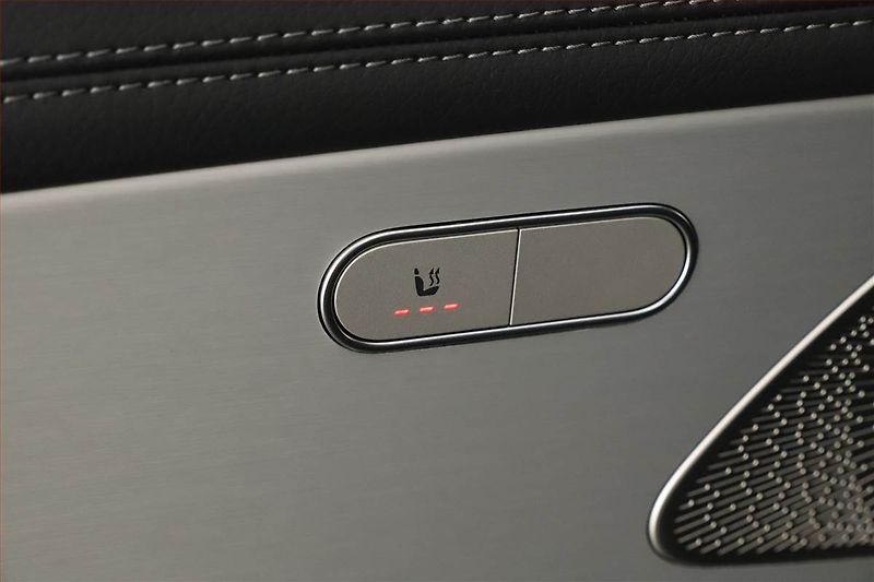 Mercedes-Benz GLE (2025) 300 d 4MATIC, AMG, VZDUCH - fotka 28 z 31