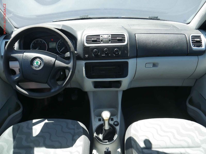 Škoda Fabia (2008) 1.2HTP, ČR, Ambiente, TZ - fotka 8 z 13