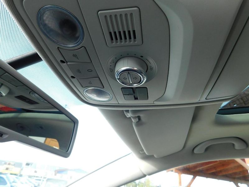 Volkswagen Touran (2012) 2.0 TDi Webasto - fotka 18 z 29