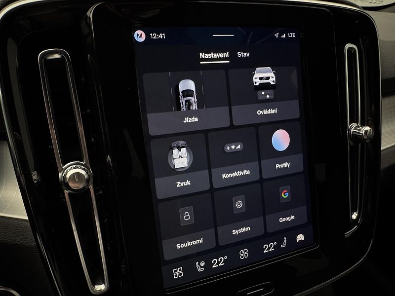 Volvo XC40 B3 DARK PLUS CZ REZERVACE - fotka 35 z 48