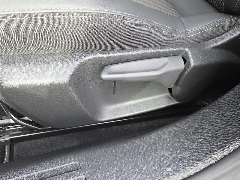 Peugeot 2008 (2024) 1.2 PT 130 GT EAT8 - fotka 27 z 30
