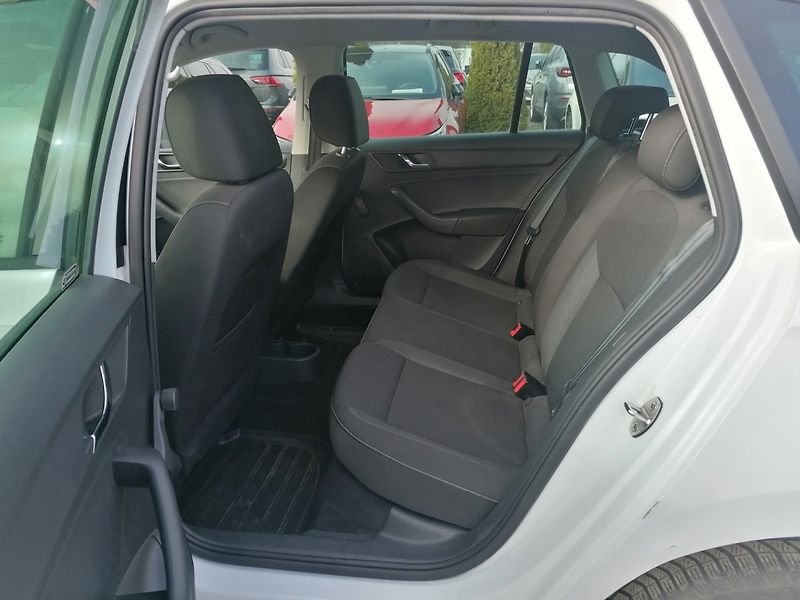 Škoda Rapid (2014) REZERVACE! 1.2 TSi - fotka 8 z 15