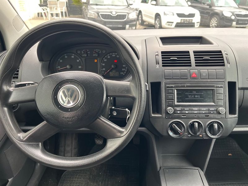 Volkswagen Polo (2006) 1.2 i - fotka 9 z 14