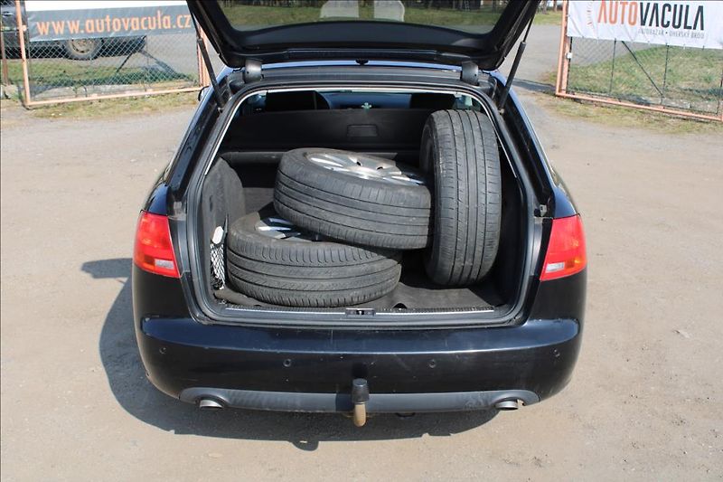 Audi A4 3,0 TDi  4x4,AUTOMAT,XENONY - fotka 13 z 29