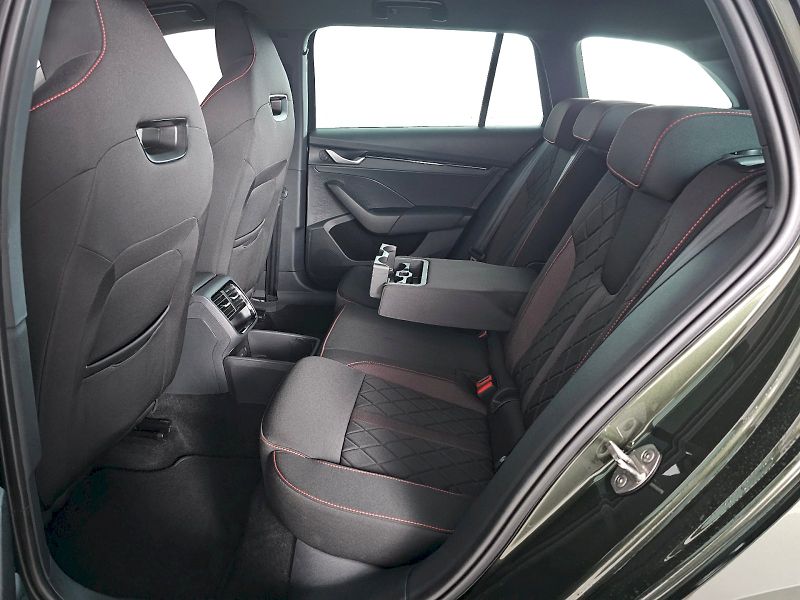 Škoda Octavia (2025) 2.0TSi 195kW DSG RS TAŽNÉ - fotka 7 z 35