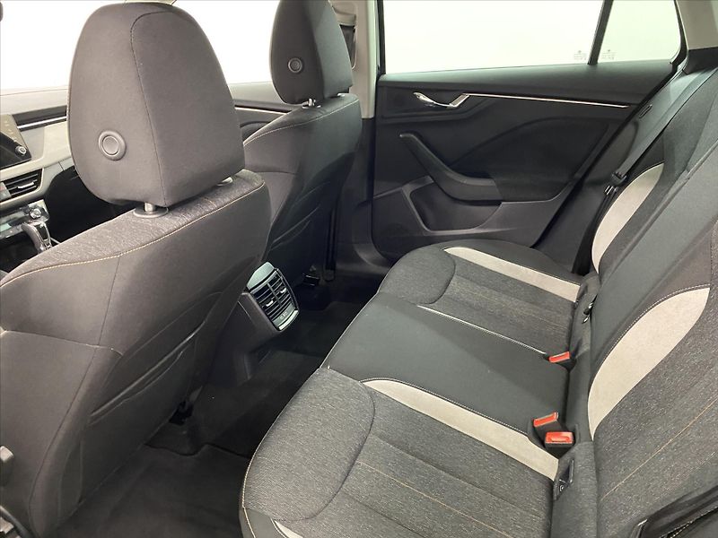 Škoda Scala 1,0 TSI 85kW DSG Top Selection - fotka 6 z 29