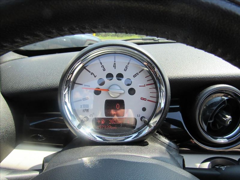 Mini Cooper 1,6 i 90kW Roadster Cabrio - fotka 14 z 43