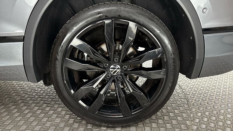 Volkswagen Tiguan Allspace 2.0 TDI DSG 4MOTION R-Line - fotka 19 z 30