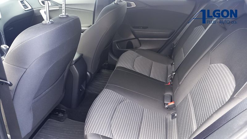 Kia Ceed SW (2025) 1,5 T-GDi TOP 7DCT - fotka 12 z 14