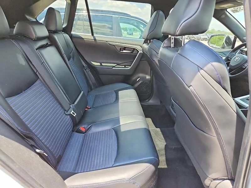 Toyota RAV4 (2024) Auto na cestě - fotka 11 z 13