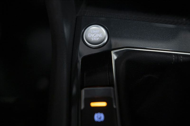 Volkswagen Tiguan 1,4 TSI DSG eHYBRID R-LINE ČR - fotka 28 z 46