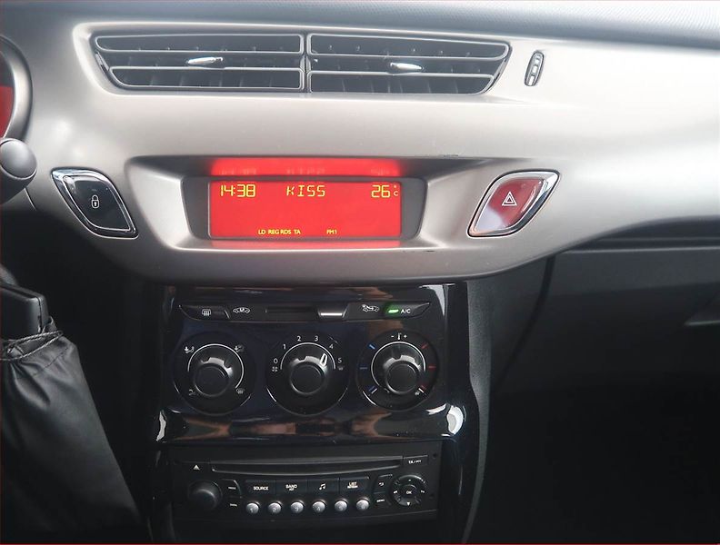 Citroën C3 (2016) 1.2 VTi, Serv.kniha, Tempomat - fotka 12 z 14