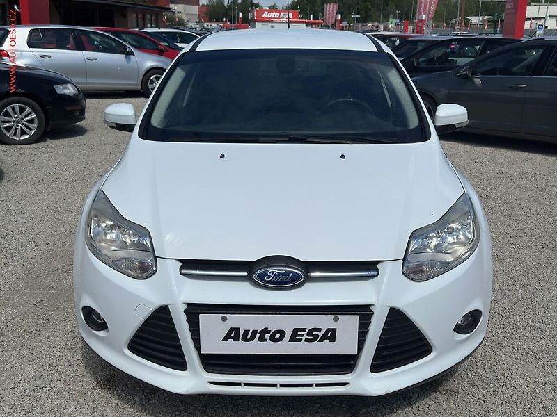 Ford Focus (2014) 1.6 TDCi, AC, výhřev sed - fotka 2 z 18