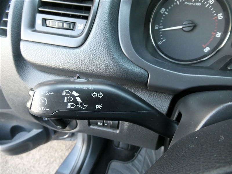 Škoda Fabia 1,2 TSi po servise,auto klima - fotka 34 z 48