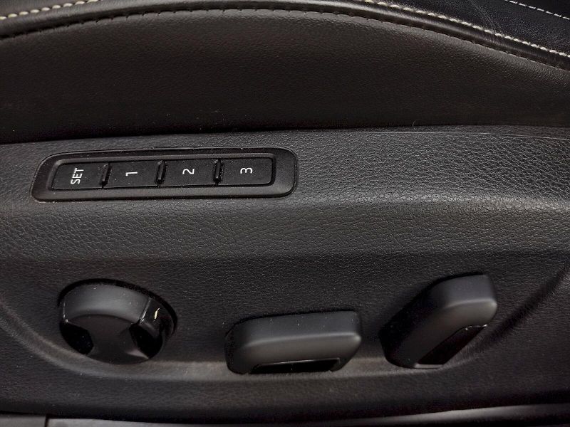 Škoda Superb (2023) Combi L&K 2,0 Tsi 206 Kw 4x4 D - fotka 28 z 43