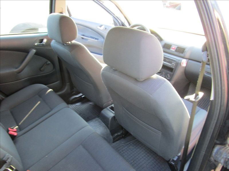 Škoda Octavia 1.6MPi 75kW Tour, klima, 2. ma - fotka 20 z 37