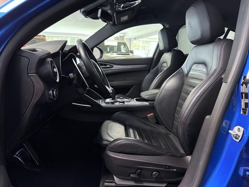 Alfa Romeo Stelvio (2023) 2.0T 280k AT8 ZF Q4 4x4 Veloce - fotka 7 z 19