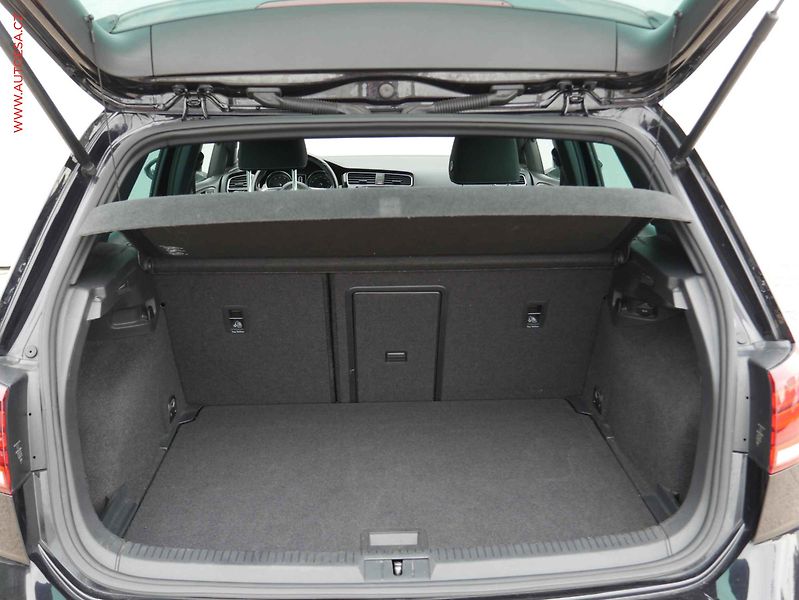 Volkswagen Golf (2018) 1.4 TSi, ČR, R-Line, DSG - fotka 7 z 16