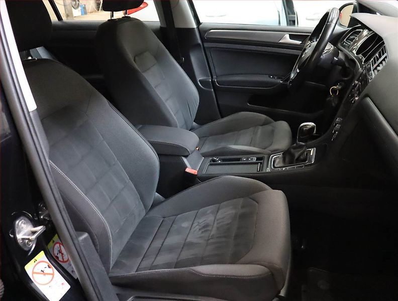 Volkswagen Golf (2017) Comfortline 2.0 TDI, Automat - fotka 9 z 24