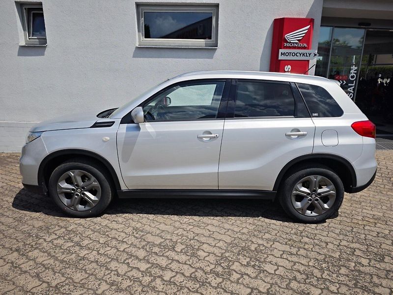 Suzuki Vitara (2016) 1.6 VVT ALLGrip 4x4 Kamera - fotka 41 z 42