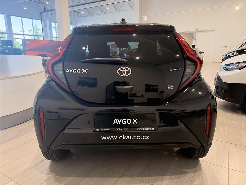 Toyota Aygo 1,5 GR Sport  Hybrid (116k) - fotka 4 z 9