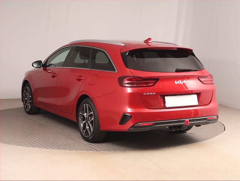 Kia Ceed (2023) Top 1.5 T-GDI - fotka 4 z 16