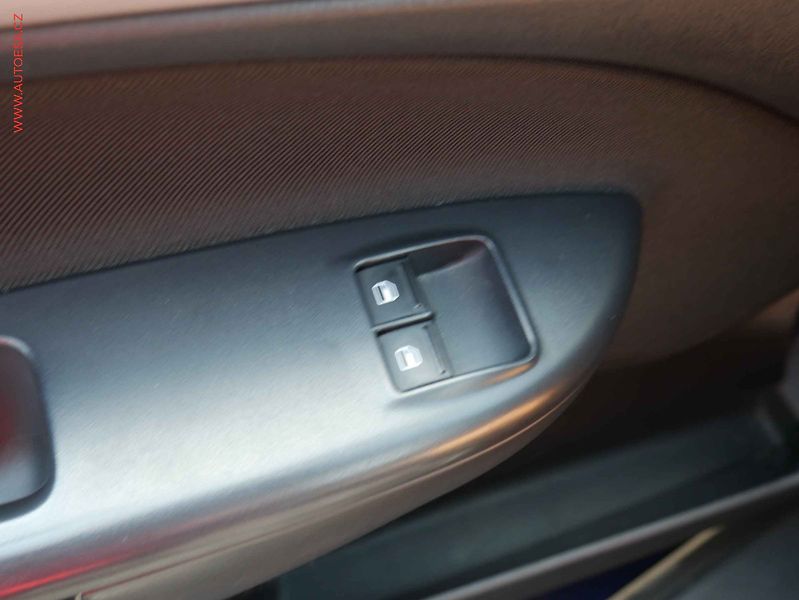 Škoda Octavia (2012) 1.6 TDi, 2.maj,ČR, Ambition - fotka 11 z 14