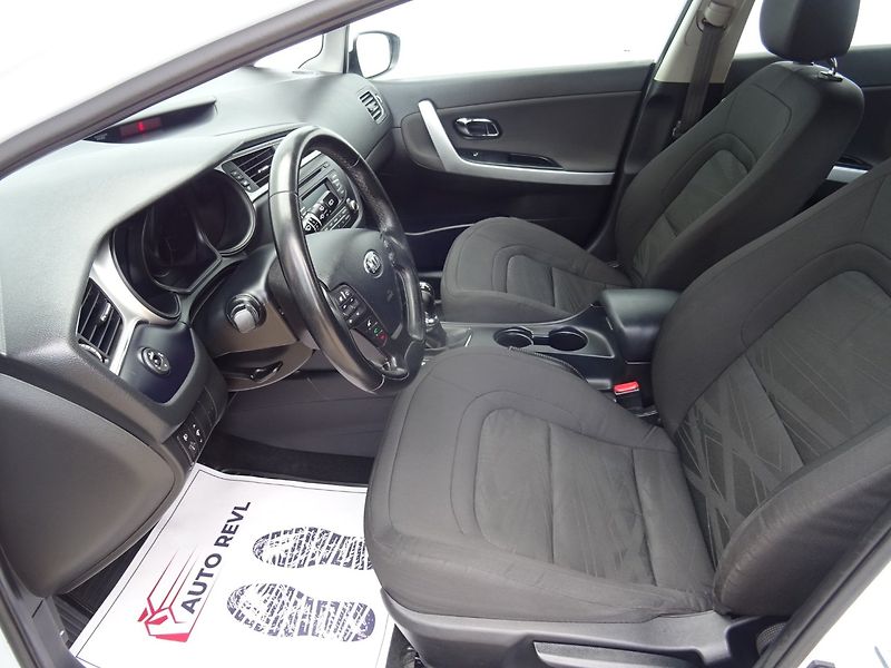 Kia Ceed (2017) 1.6GDi,99kW,1majČR,s.kni,klima - fotka 11 z 23