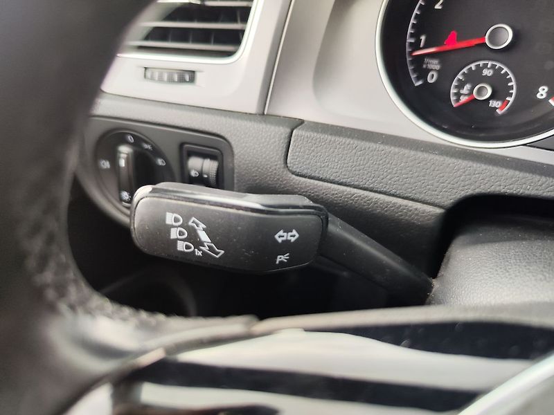 Volkswagen Golf 1.2 TSI/63kW Trendline - fotka 21 z 36