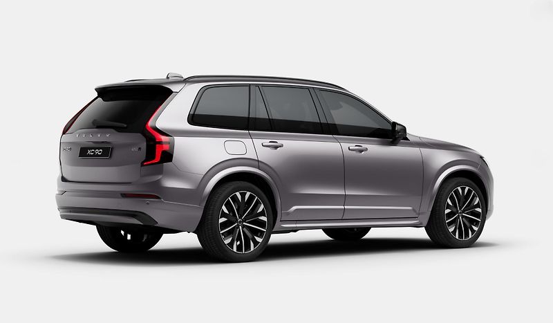 Volvo XC90 (2026) B5 AWD PLUS DARK - fotka 4 z 13