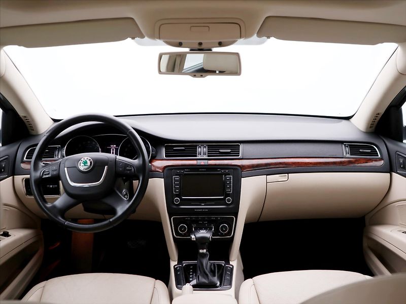 Škoda Superb 2,0 TDI 4x4 DSG Exclusive Kůže - fotka 27 z 34