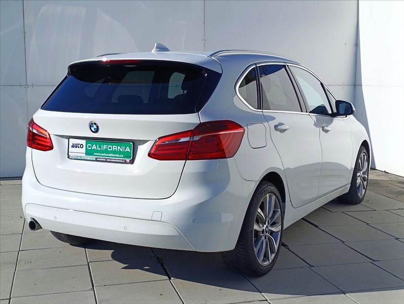 BMW Řada 2 1,5 216d Automat Navi Tempomat - fotka 6 z 36