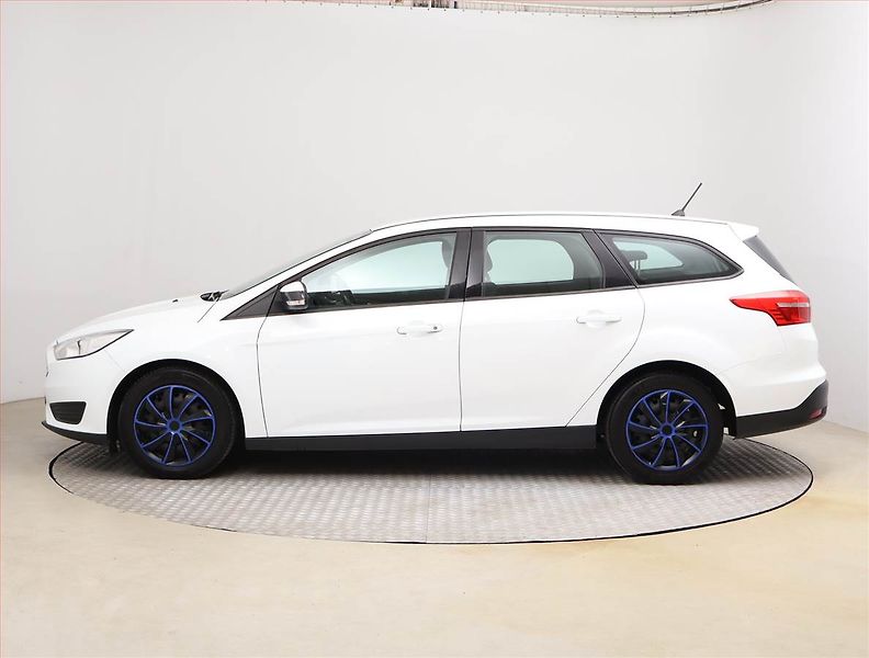 Ford Focus (2017) 1.6 i - fotka 3 z 15