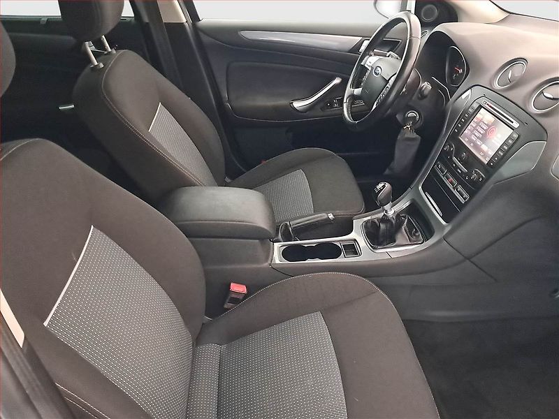 Ford Mondeo (2013) 2.0 TDCi, po STK, Tažné - fotka 9 z 16