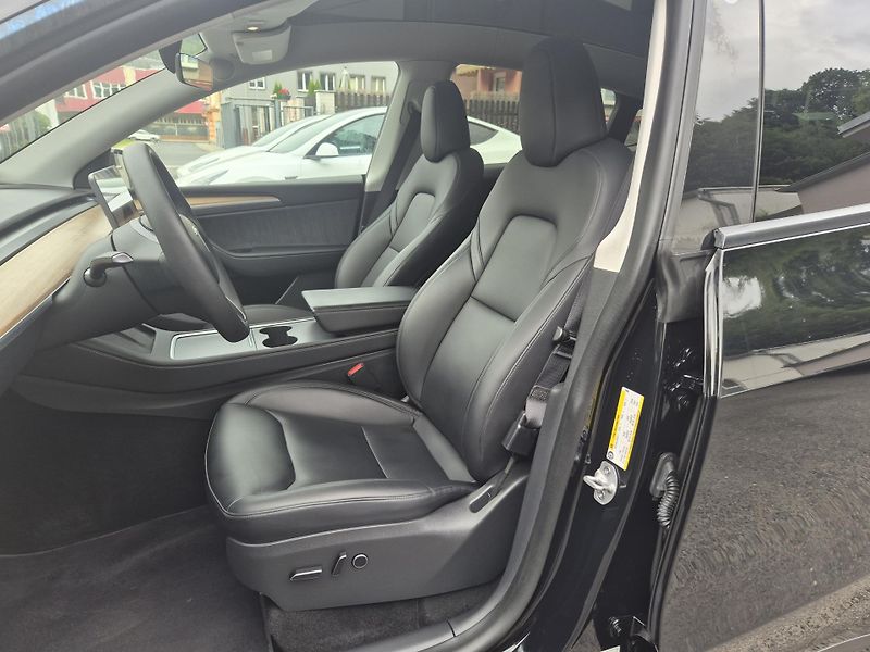 Tesla Model Y LONG RANGE DUAL MOTOR TZ 89 % - fotka 40 z 48