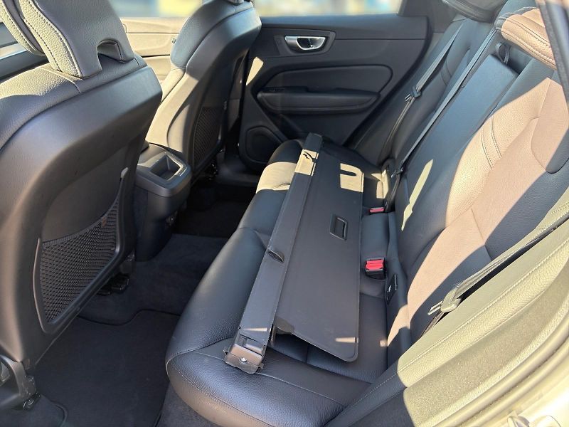 Volvo XC60 (2023) CORE B4 D 145kW 4x4 AWD CZ DPH - fotka 8 z 11
