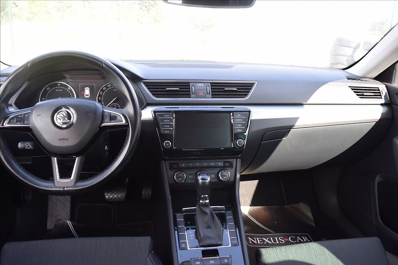 Škoda Superb 2,0 TDI 110KW NÍZKÉ KM DSG - fotka 30 z 50