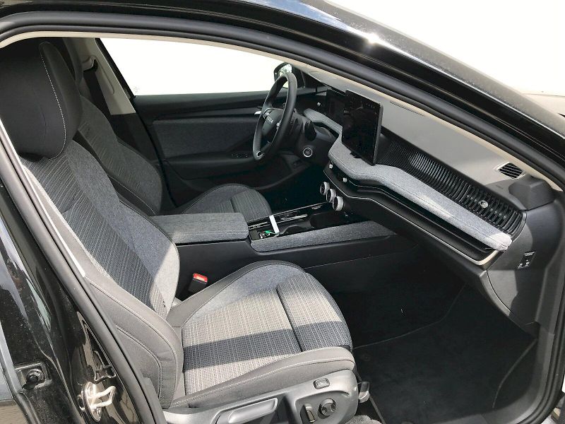 Škoda Superb (2025) COMBI SELEC TD 110/2.0 A7F - fotka 17 z 30