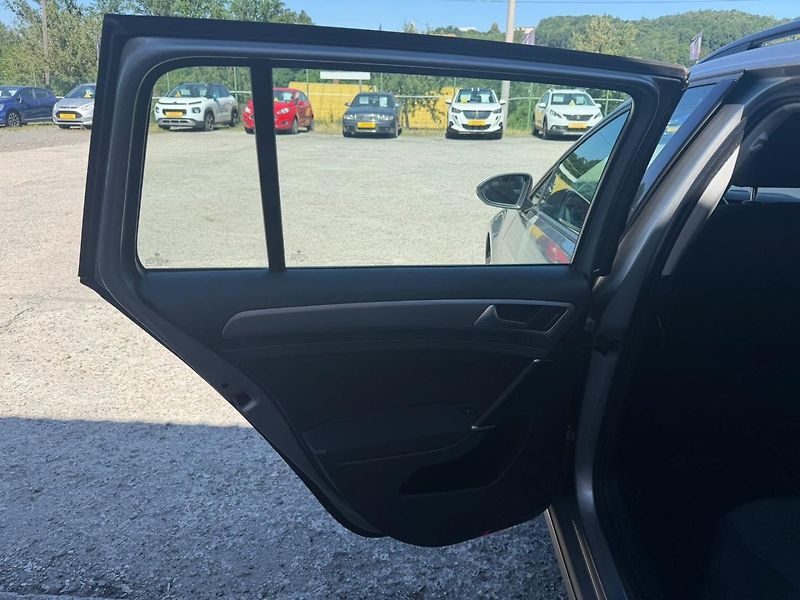Volkswagen Golf (2016) 1.6 TDi 81kW/1MAJ/Tempomat - fotka 13 z 32