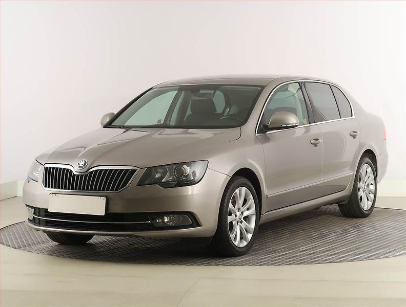 Škoda Superb (2014) 1.4 TSI, Serv.kniha, Bi-Xenony - fotka 2 z 20