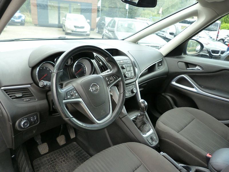 Opel Zafira 1.4 Turbo Edition - fotka 9 z 17